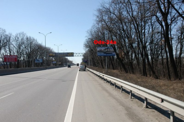 Щит 6.2x2.85,  біля супермаркета "Нова лінія", 14 км +400 праворуч