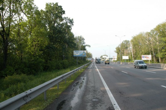 Щит 6.2x2.85,  біля супермаркета "Нова лінія", 14 км +350 праворуч