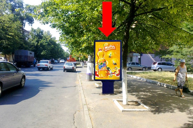 Сітілайт 1.2x1.8,  Гончара О. ул., 11, возле "Приватбанка"