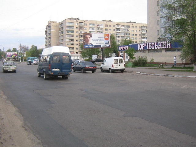 Щит 6x3,  Привокзальная ул., 22 (напротив центрального ж/д вокзала, возле стоянки таксобусов)
