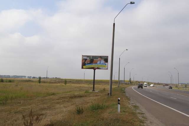 Щит 6x3,  Киев - Чернигов 14 км + 210 м (в напр. Киева)