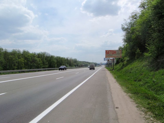Щит 6x3,  500м перед поворотом на с.Лісники,20км+030 праворуч