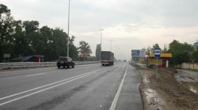 Щит 6x3,  автозупинка в с. Мила, 25 км+700 праворуч