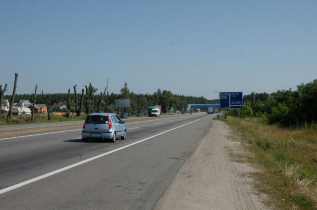 Щит 6x3,  перед поворотом на с. Іванковичі, 24+750 праворуч