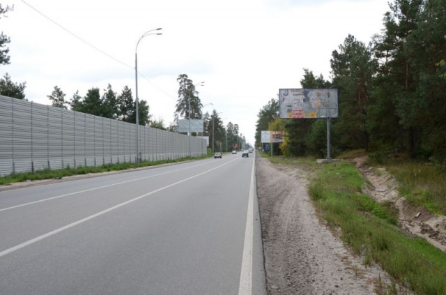 Щит 6x3,  навпроти котеджного містечка "РОМАНОВО" в с.Козин; 29км+300 праворуч