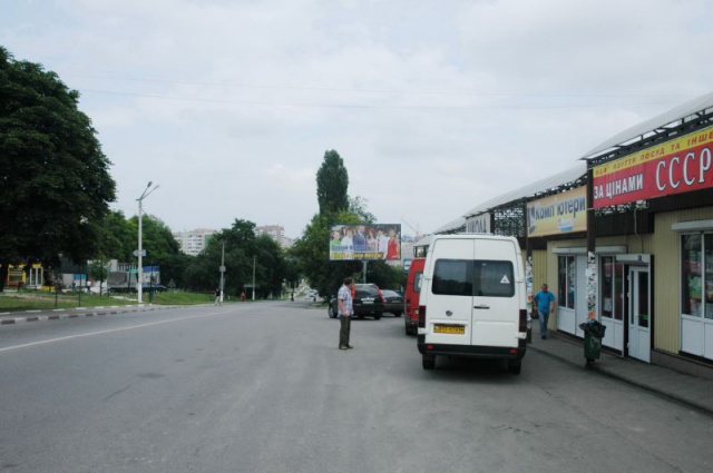Щит 6x3, Перехрестя вул.Київська-Каштанова, на зупинці; на світлофорі; 200 м. до супермаркету "Фуршет" Щит 6x3, Перехрестя вул.Київська-Каштанова, на зупинці; на світлофорі; 200 м. до супермаркету "Фуршет"