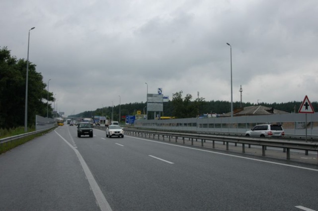 Щит 6x3,  перед світлофором в с.Стоянка, 21км+600 праворуч