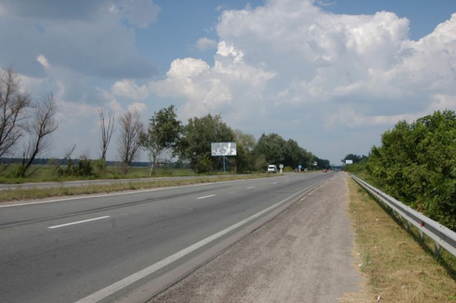 Щит 6x3,  Навпроти повороту до ТОВ Інтерфом, км. 42+200 праворуч