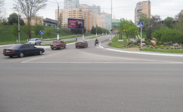 Щит 6x3,  Вышгород Набережная/пр-т Шевченко (в центр Вышгорода) разделитель