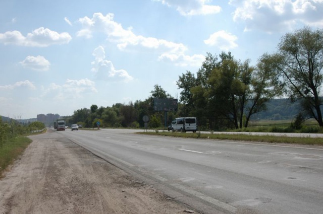 Щит 6x3,  Навпроти повороту до ТОВ Інтерфом, км. 42+200 праворуч