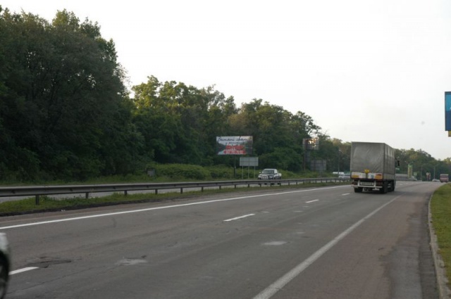 Щит 6x3,  навпроти АЗС "Рось"; 18+230 ліворуч