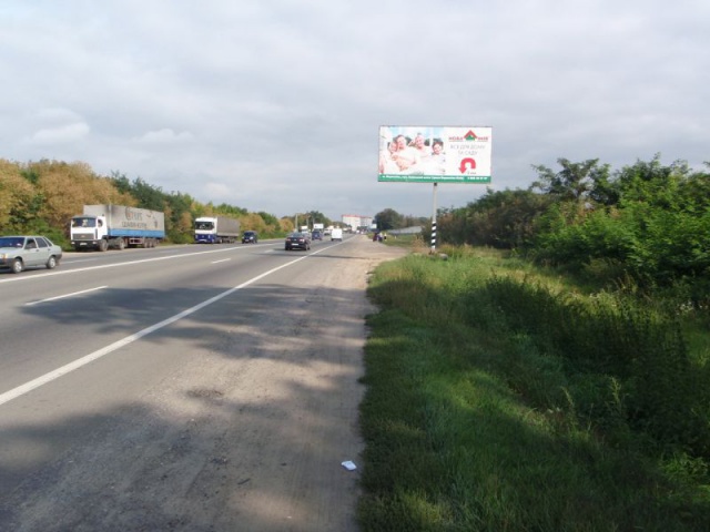 Щит 6x3,  навпроти супермаркета "Нова лінія"; 34 км +100  праворуч