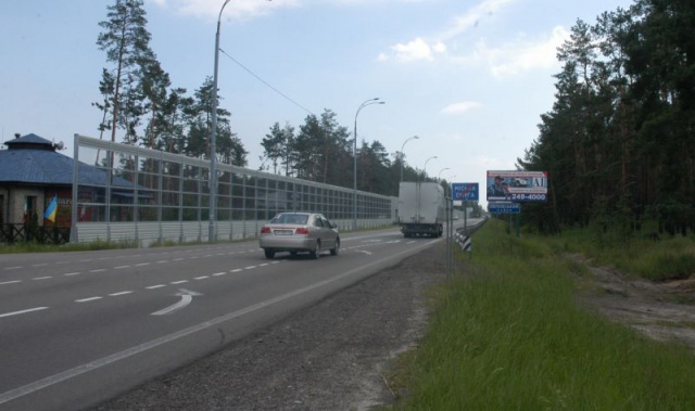 Щит 6x3,  навпроти котеджного містечка "РОМАНОВО" в с.Козин; 29км+150 праворуч