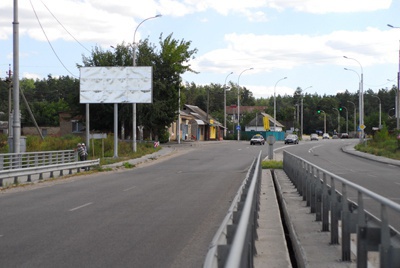 Щит 6x3,  за мостом через р. Ирпень, въезд в пгт. Романовка